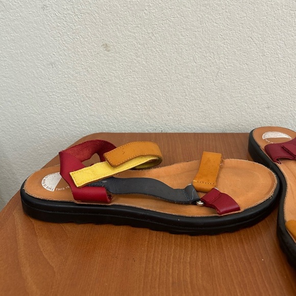 Intentionally Blank Transfer Sandal Red Multi Leather Strappy Women's Size 39 9 - Picture 3 of 11